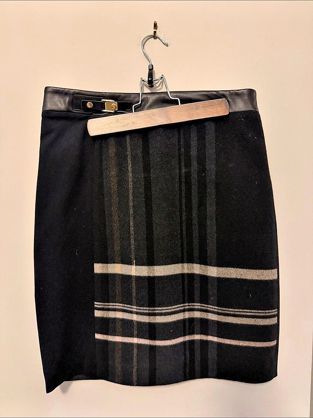 Tahari Striped Faux Leather Pencil Skirt in Black & Gray Like New